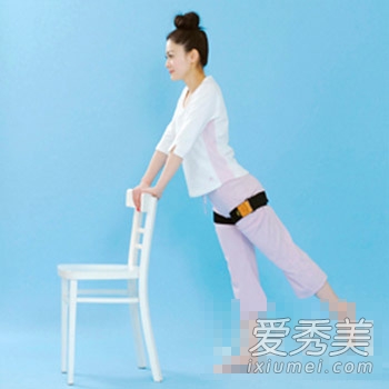 美女示范简单减肥动作 全身都瘦(10)