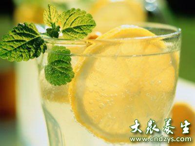 喝柠檬水有什么好处,排毒美容养颜(2)