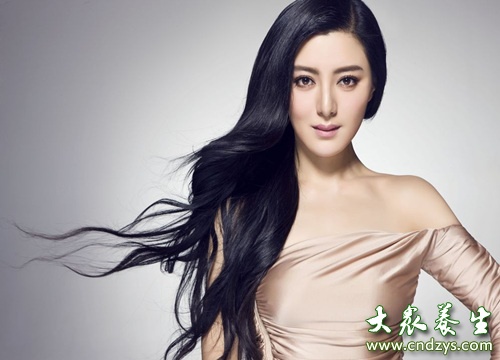 <em>白发变黑</em>有诀窍:每周温水<em>洗</em>头两次 睡眠要充足