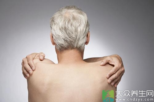 <em>白发</em>拔一根长十根?强行拔发当心脱发(1)_要闻