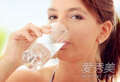 保健指导:夏季健康喝水有六忌(2)