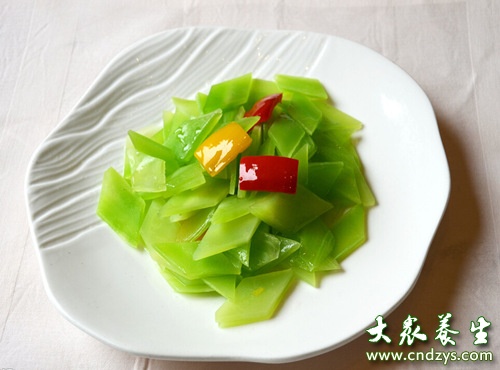 夏季莴笋正新鲜 多吃补钙(1)