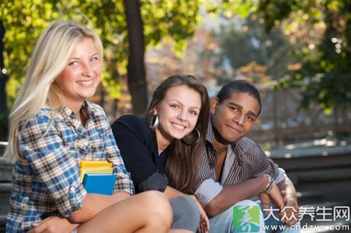 错误坐姿 给身体带来6大危害(6)