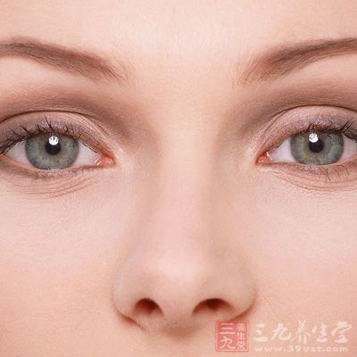 如何让眼睛黑眼珠变大 eca86bd9dc50176b5c772f.jpg