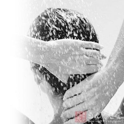 百岁老人<em>为何白发</em>转黑 爱吃大蒜和蔬菜(1)_要闻