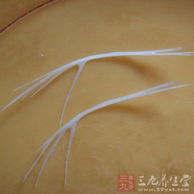 吃鱼被卡 15天后鱼刺竟从脖子里冒出(3)