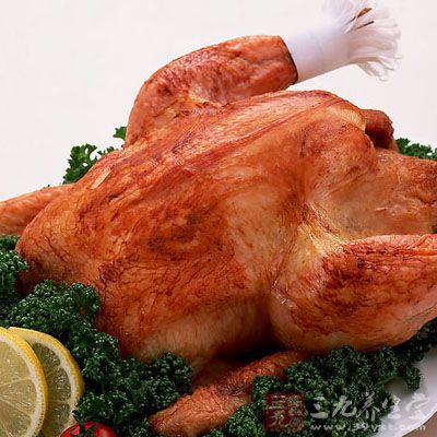 每30克去皮的火鸡胸肉含有7克蛋白质，能够有效促进肌肉生长