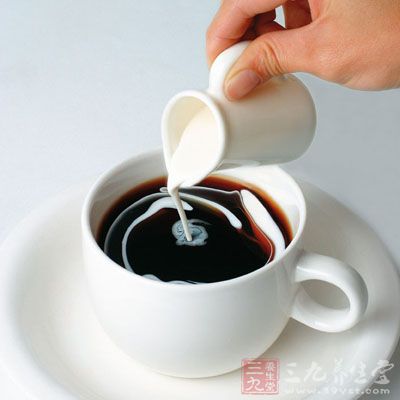 吃鱼被卡 15天后鱼刺竟从脖子里冒出(3)