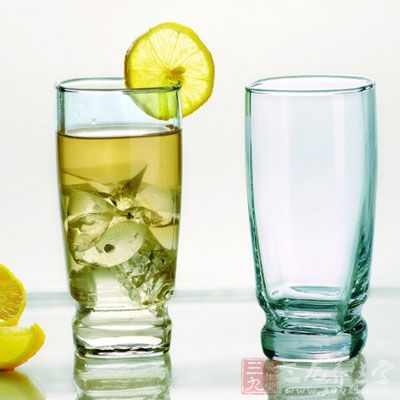 吃鱼被卡 15天后鱼刺竟从脖子里冒出(6)