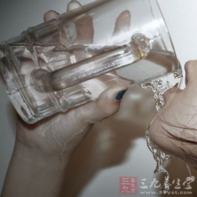 盐水洗头竟有这等神奇功效 盐水洗头竟有这等神奇功效