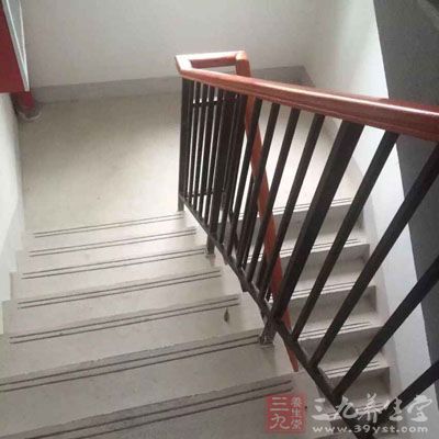 指甲剪成这形状竟会致病(4)