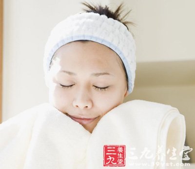 如何洗脸让你到50岁都没皱纹(3)