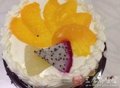 食物中的这一物竟是身体杀手 水果蛋糕20150916liushuang14