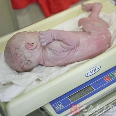 美国一孕妇产下五胞胎 揭秘生孩子尴尬事(3)