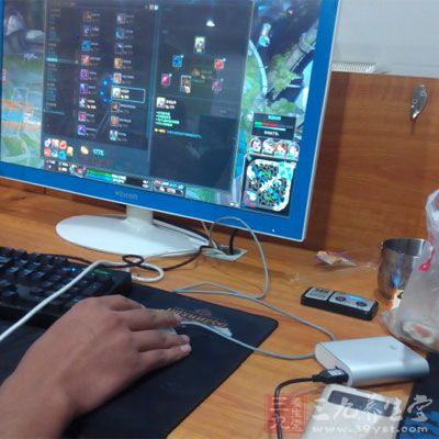 电脑对人的危害 减少电脑对人体辐射的方法(1