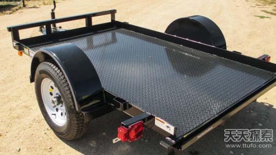 男子购一辆小拖车回来 改造后让人惊叹不已(1