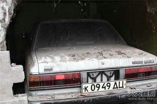 工人拆老房子发现旧瓷砖!鉴定后大发横财(4)