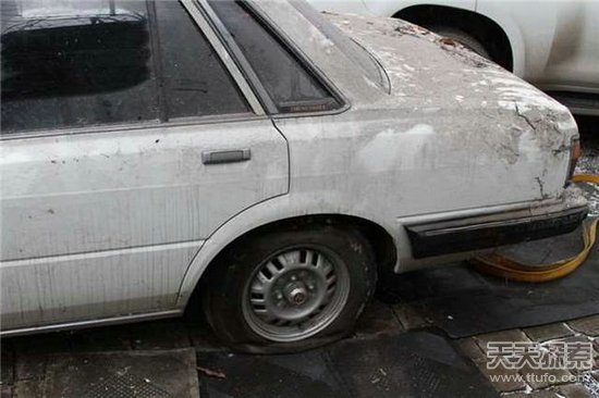 工人拆老房子发现旧瓷砖﹗鉴定后大发横财(7)