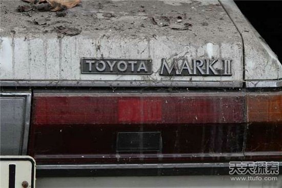 工人拆老房子发现旧瓷砖!鉴定后大发横财(5)