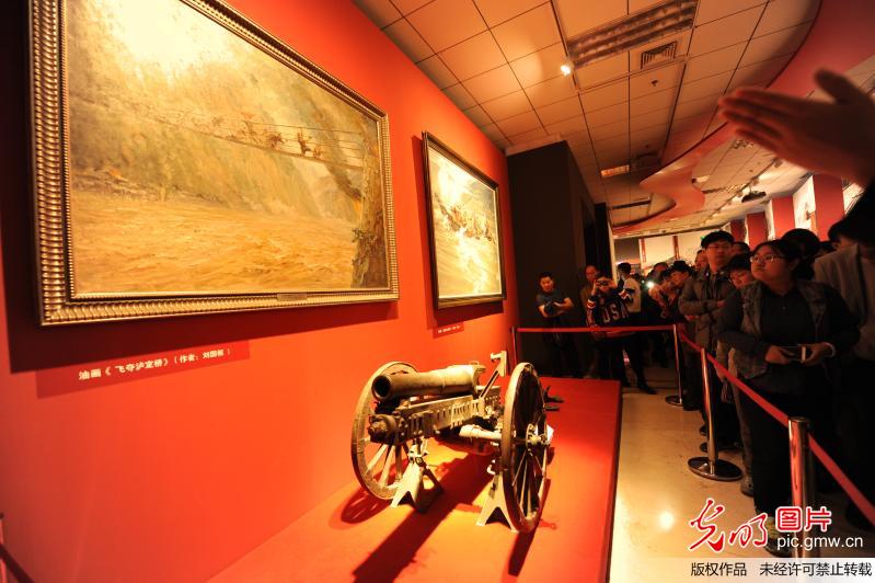 光明日报社机关党委组织青年党员团员参观长征