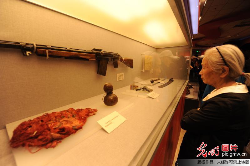 光明日报社机关党委组织青年党员团员参观长征