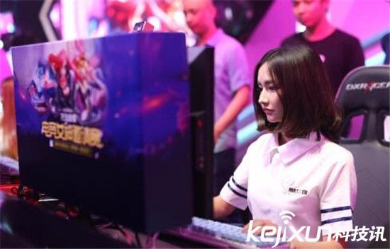 LOL电竞圈女神高清图集赏析 MISS颜值这么高?