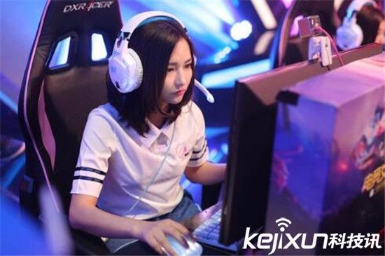 LOL电竞圈女神高清图集赏析 MISS颜值这么高?