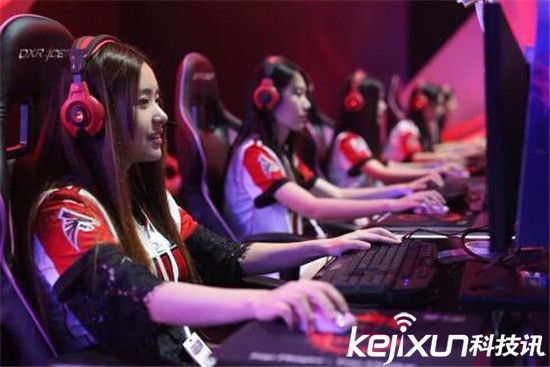 LOL电竞圈女神高清图集赏析 MISS颜值这么高?