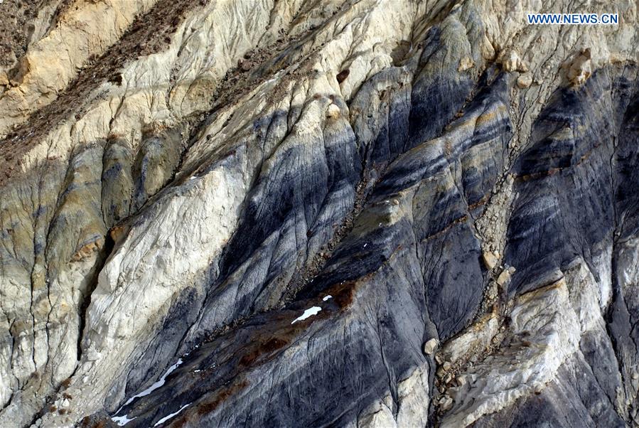 In pics: Mountain scenery in NW China CHINA-QINGHAI-MOUNTAIN SCENERY (CN)