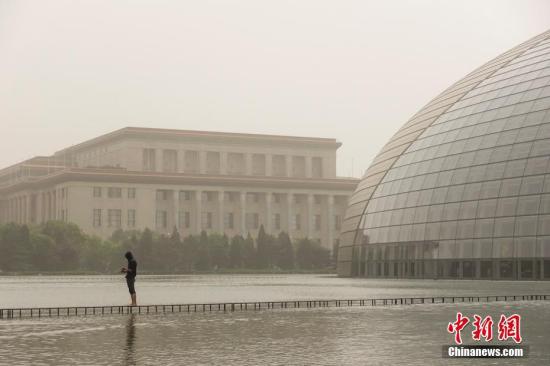 北京解除沙尘蓝色预警信号 能见度已明显好转
