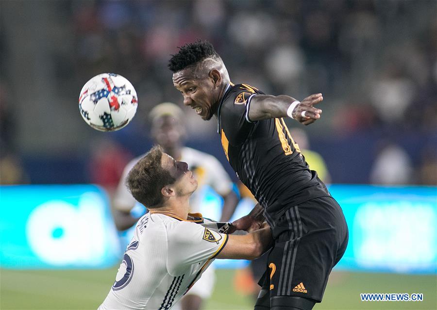 Houston Dynamo ties Los Angeles Galaxy 2-2 in MLS match (SP)US-CARSON-SOCCER-MLS