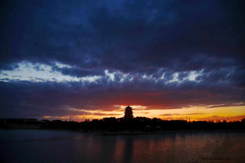 Sunset at the end of 'the wall'