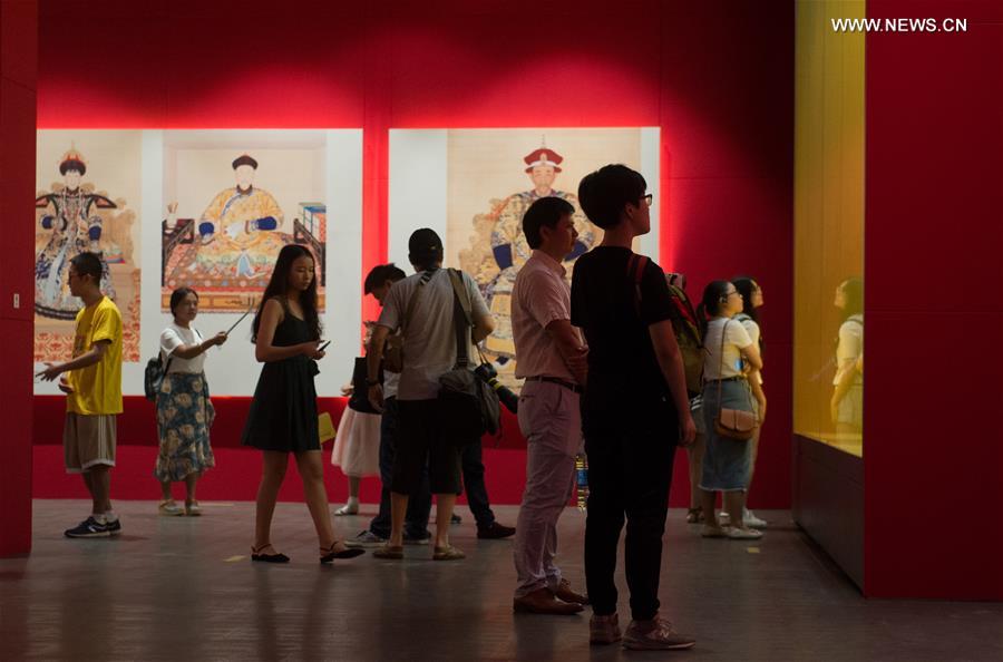 People visit exhibition about Emperor Qianlong in Hangzhou **CHINA-ZHEJIANG-HANGZHOU-EXHIBITION (CN)