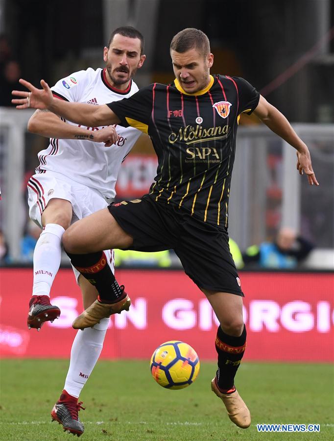AC Milan draw Benevento 2-2 in Serie A soccer match (SP)ITALY-BENEVENTO-SOCCER-AC MILAN-BENEVENTO