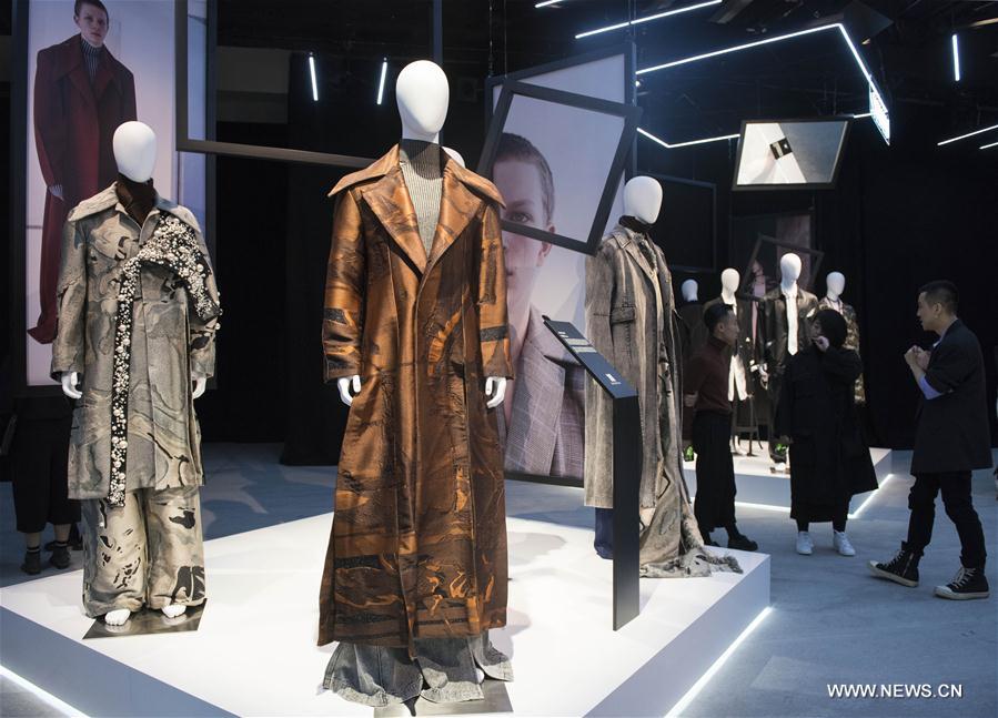 Exhibition held to present Asia's outstanding fashion designers CHINA-HONG KONG-FASHION EXHIBITION (CN)