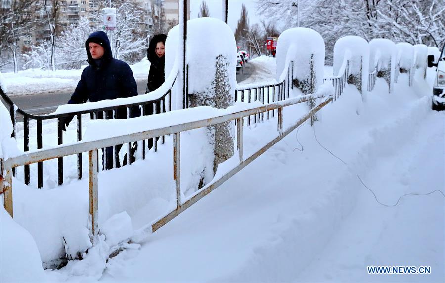 Severe snowstorm hits Ukraine UKRAINE-KIEV-SNOW