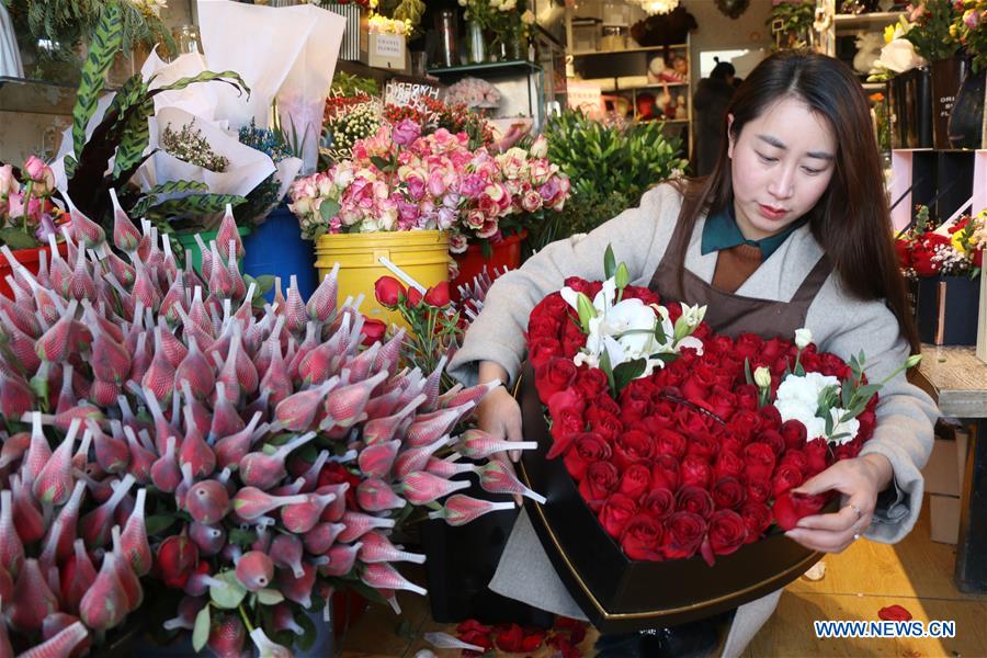 People across China buy flowers amid festive mood #CHINA-FLOWER-SPRING FESTIVAL(CN)