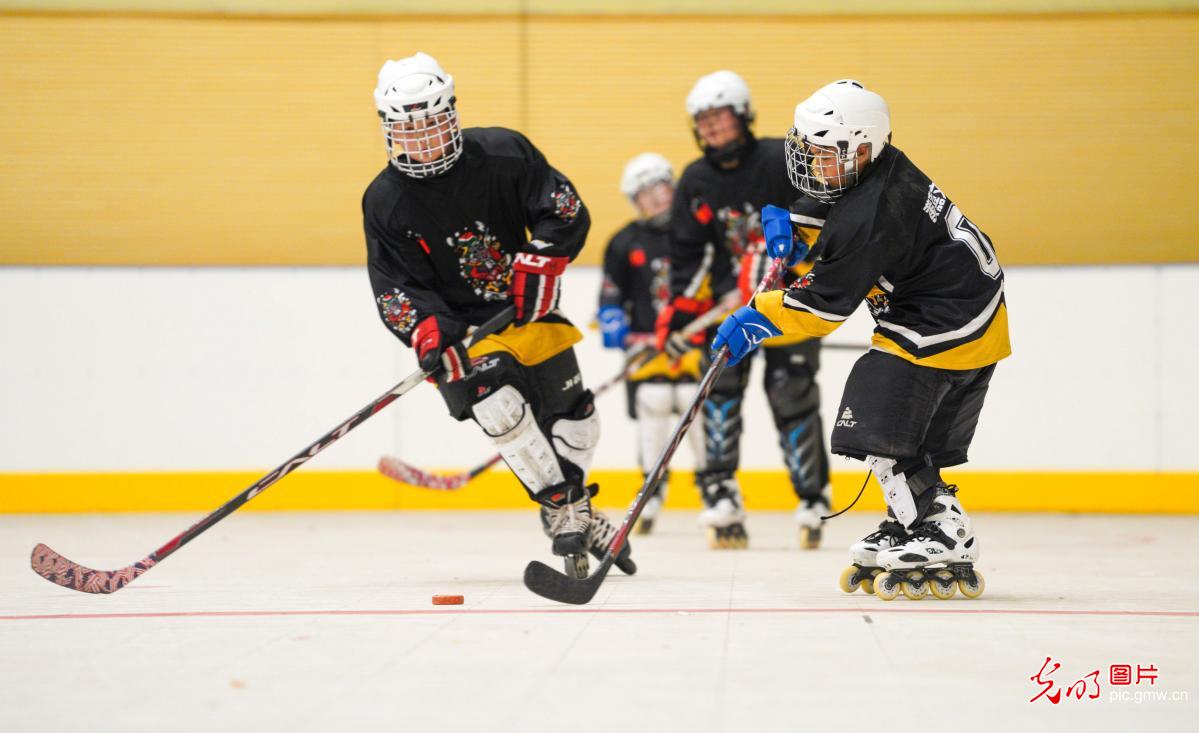 Southern teenagers enjoy ice hocky games and welcome Olympics