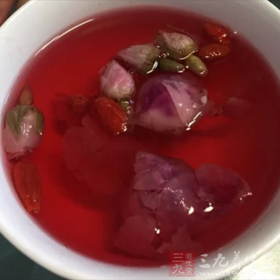 水是最好的饮料 这种颜色的水喝了可多活7年(