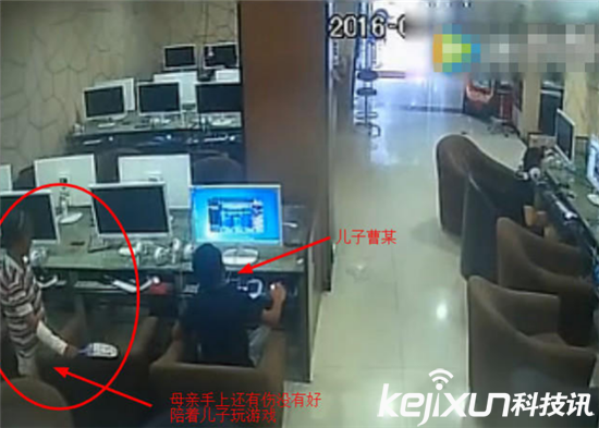 妈妈捡废品供孩子玩游戏 儿子抡起拖鞋一顿暴打