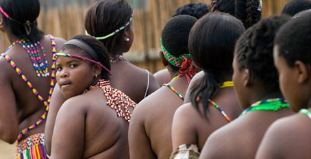 祖鲁族少女领取\u201c处女证\u201d过程全纪录_动漫