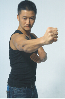 王者亮剑-拳王插座携手功夫巨星吴京