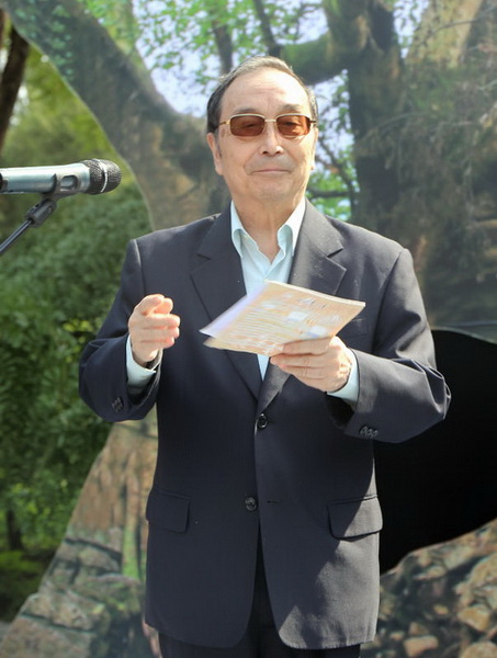 千米水城农民画长卷为新中国66岁华诞“祝寿”