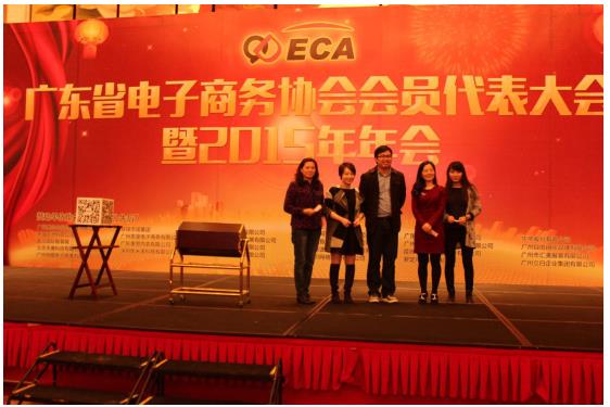 又到一年年会季﹐俏猫上门化妆演绎年会盛宴