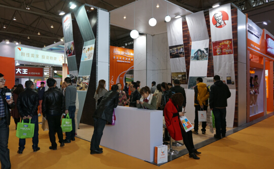 谁说实体经济不行,看这里站无虚席 谁说实体经济不行,看这里站无虚席