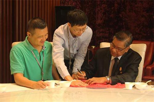 中泰友好万岁,智付集团喜迎泰国亲王