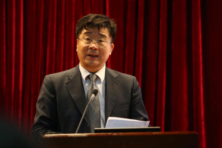 2012中国宏观经济论文_华师大教授指中国宏观经济学会副会长专栏抄袭(2)