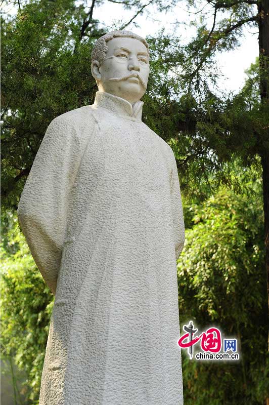 建党90周年:共产党创始人之一李大钊烈士陵园