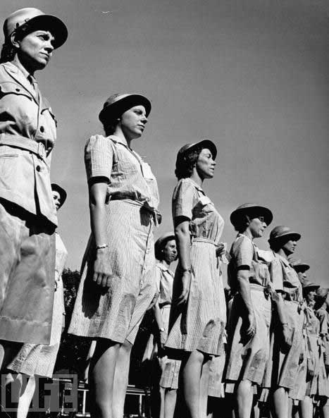 老照片:二战盟军各国女兵酷照(组图)(15)