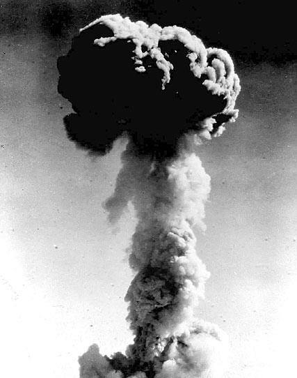 中国第一颗原子弹：外号为何是“邱小姐”